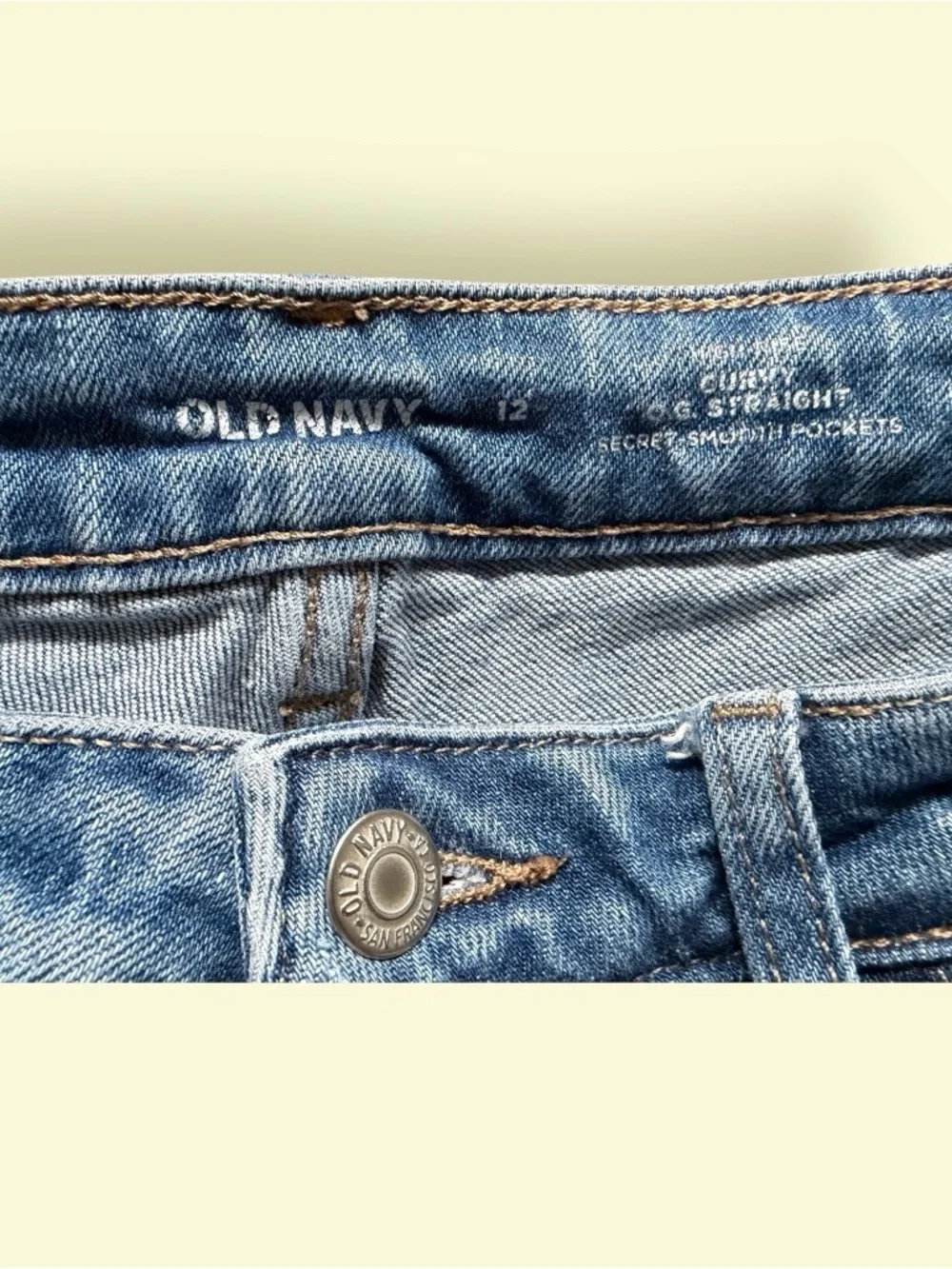 Old Navy Light Wash High Rise Curvy O.G Straight Jeans - Picture 2 of 6